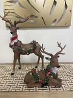 Reindeer ghirlanda sitting